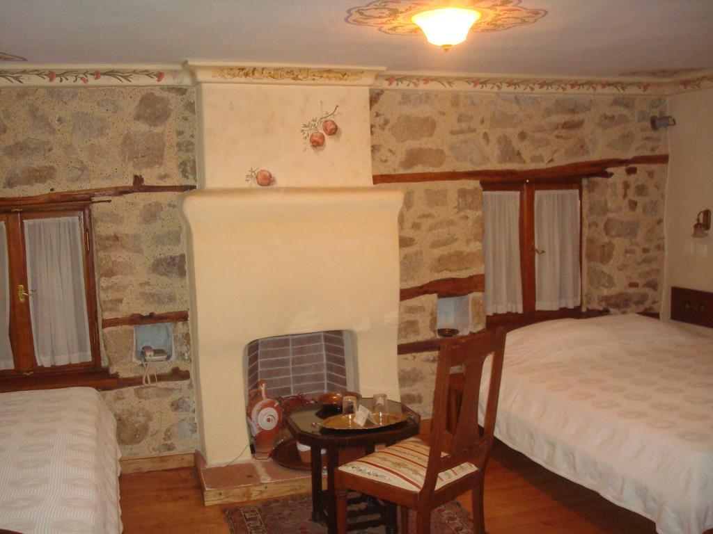 Oikia Alexandrou Traditional Inn Arnaía Exterior foto